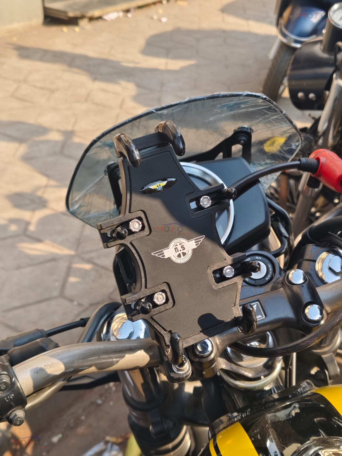 B.S AUTO ACCESSORIES MIRROR FITTING MOBILE HOLDER